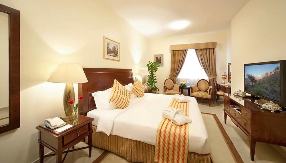 Clifton International Hotel Fujairah Exterior photo